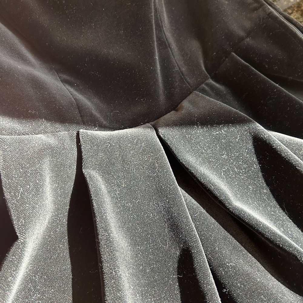 Vintage 90’s Laura Ashley Velvet Dress. Sweetheart neck. Puff sleeve. True waist - Picture 15 of 15